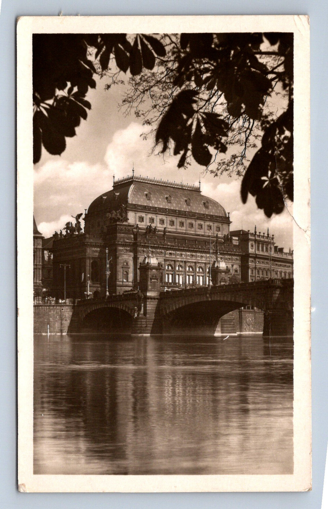 Postcard PRAGUE - NATIONAL THEATRE (X23370)
