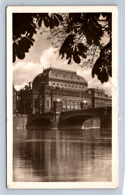 Postcard PRAGUE - NATIONAL THEATRE (X23370)