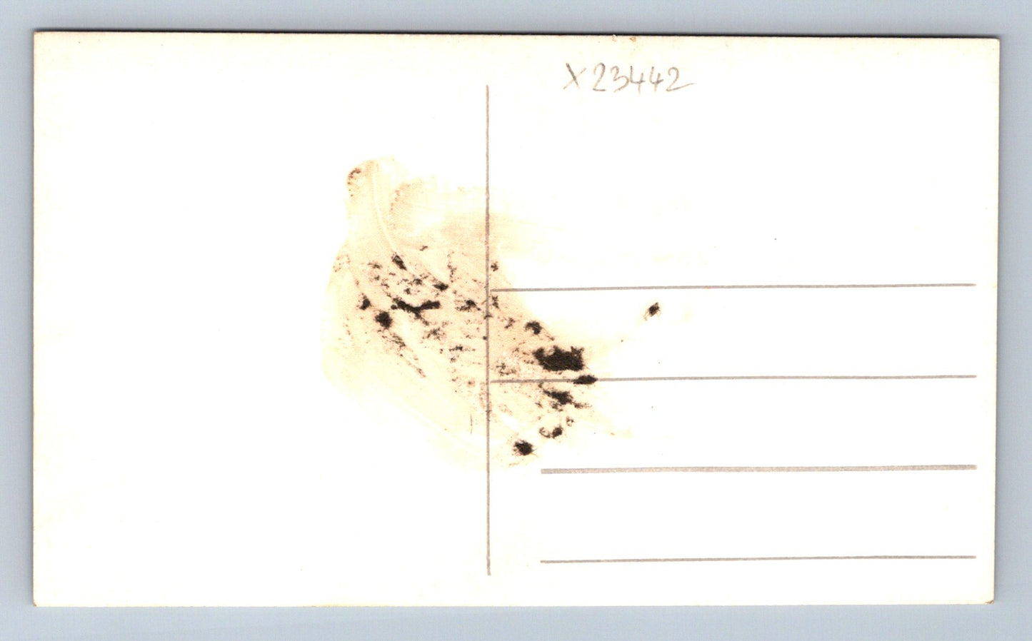 Postcard WOMAN AND FOUNTAIN (X23442)