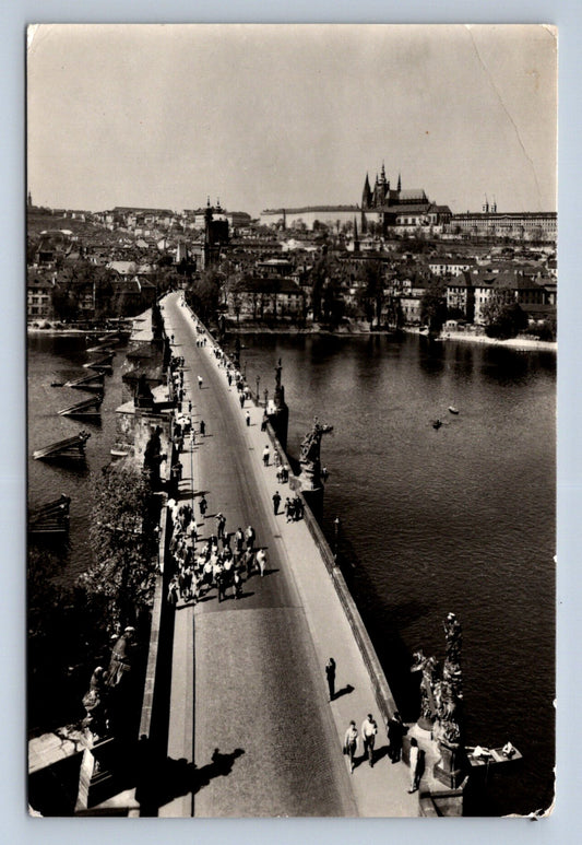 Postcard PRAGUE - CHARLES BRIDGE AND PRAGUE CASTLE (X23518)