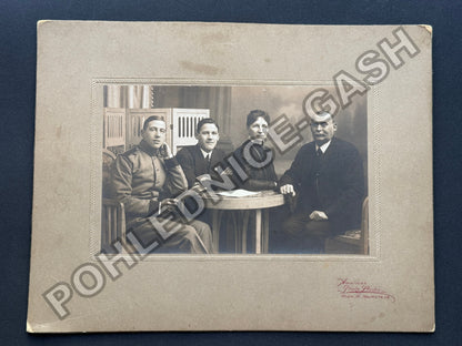 Vídeň rodinná fotografie s vojákem (BM26966)
