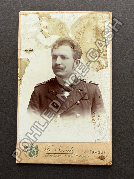 Stará fotografie Praha muž v uniformě 19. století (BM26996)