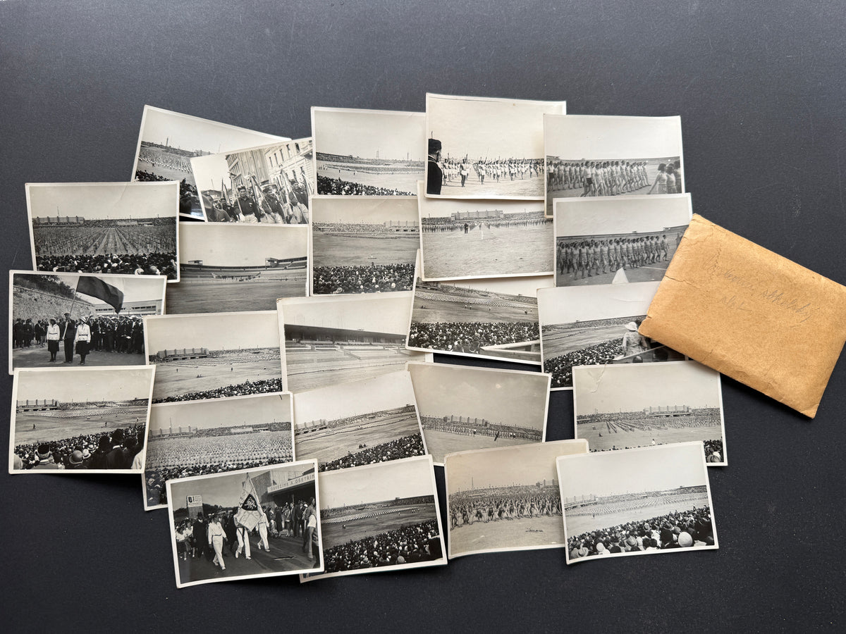 Fotografie album s 24 černobílými fotografiemi Sokolský slet (BM183)