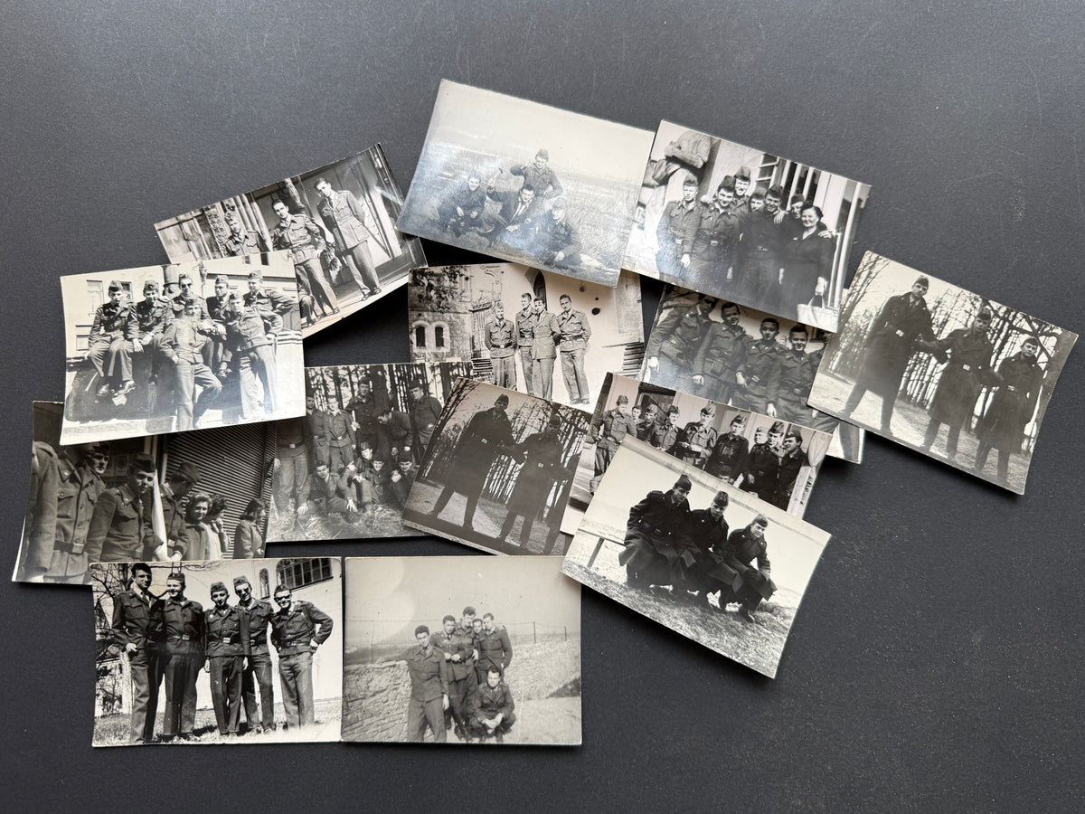 Stará fotografie Soubor fotografií vojáci uniformy (BM187)