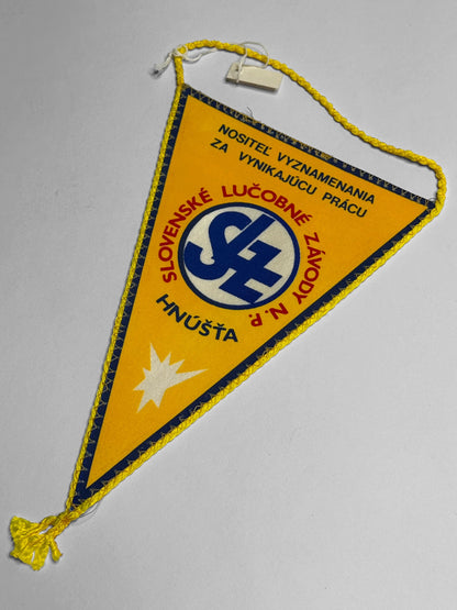 Vlaječka Slovenské lučobné závody Hnúšťa (V215)