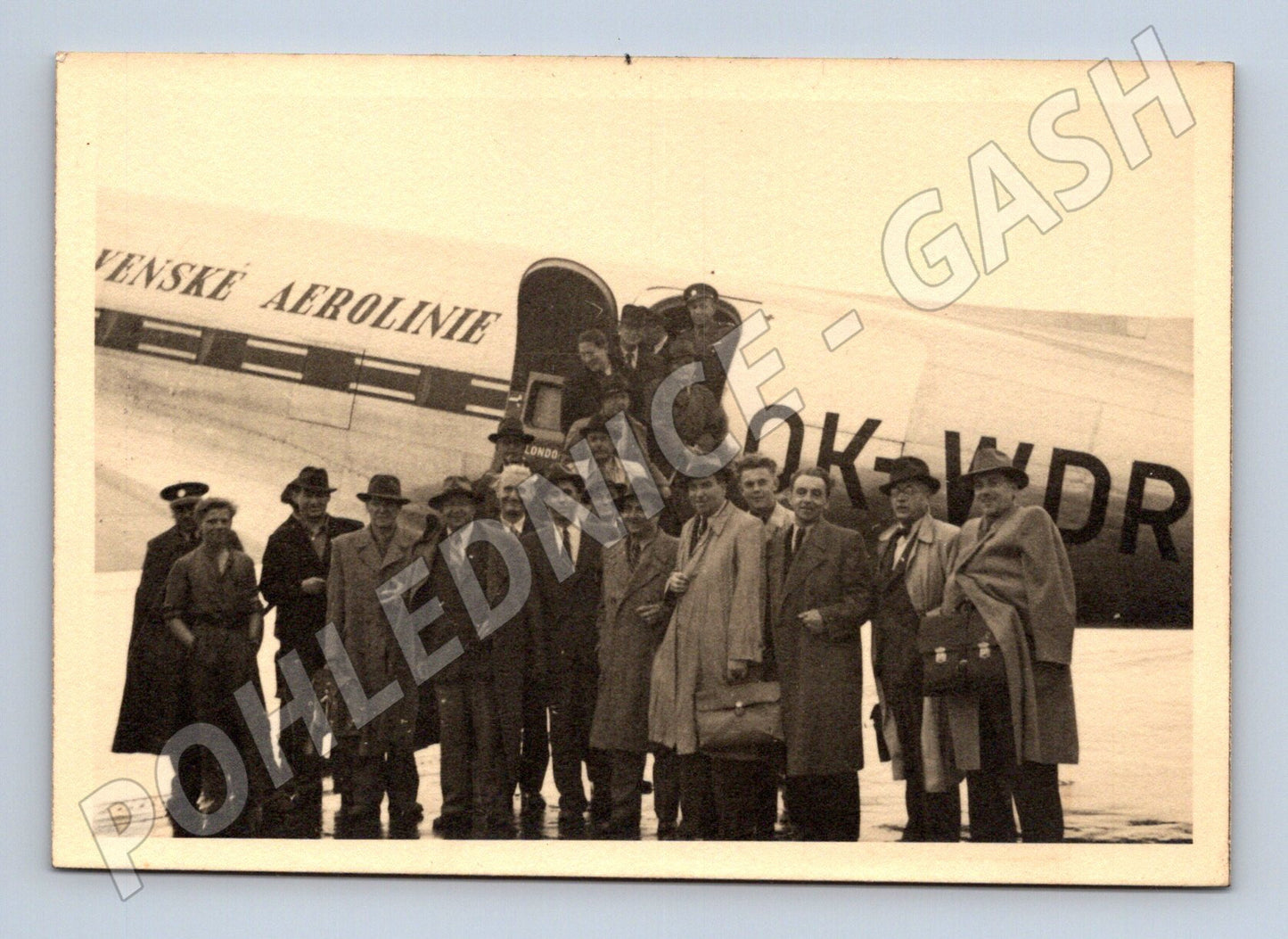 Stará fotografie muži před letadlem Československé aerolinie (BM25221)