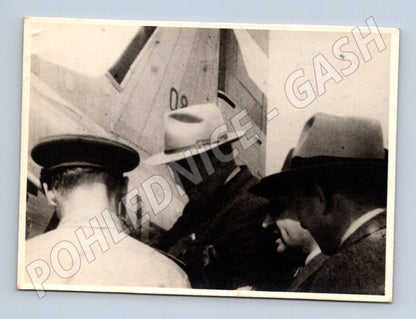 Stará fotografie muži u letadla (BM25222)