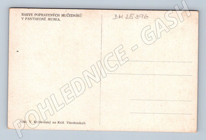 Pohlednice Praha Rakve popravených mučedníků v Pantheonu (BM25396)