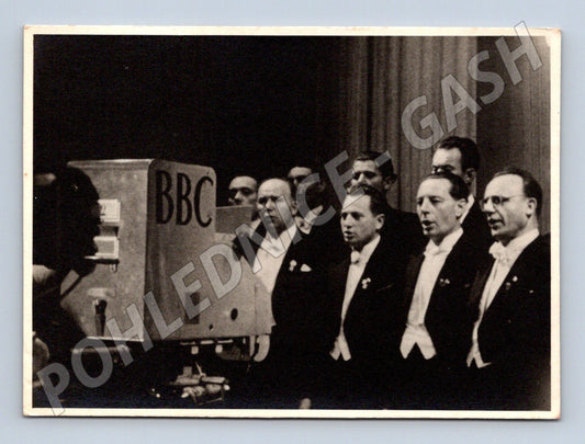 Stará fotografie Londýn skupina mužů u mikrofonu BBC 1948 (BM25411)