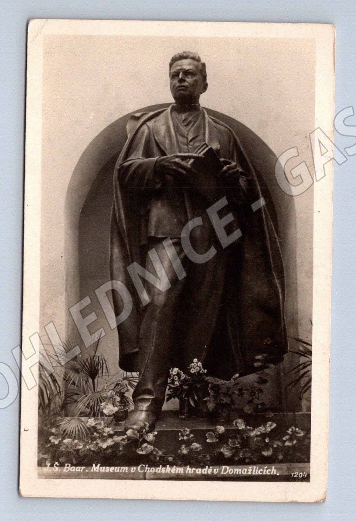 Pohlednice Domažlice J. Š. Baar socha v muzeu (BM25589)