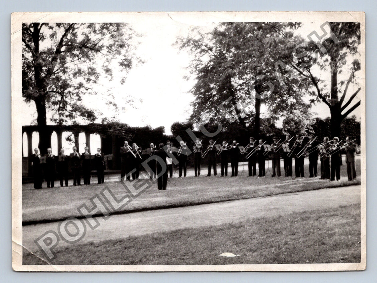 Stará fotografie Praha orchestr v parku (BM26233)