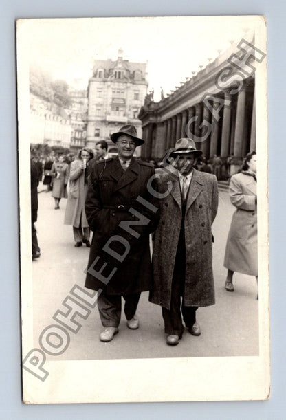 Stará fotografie Planá dva muži v kabátech (BM26262)