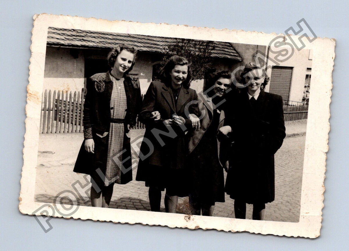 Stará fotografie čtyři usměvavé ženy (BM26269)