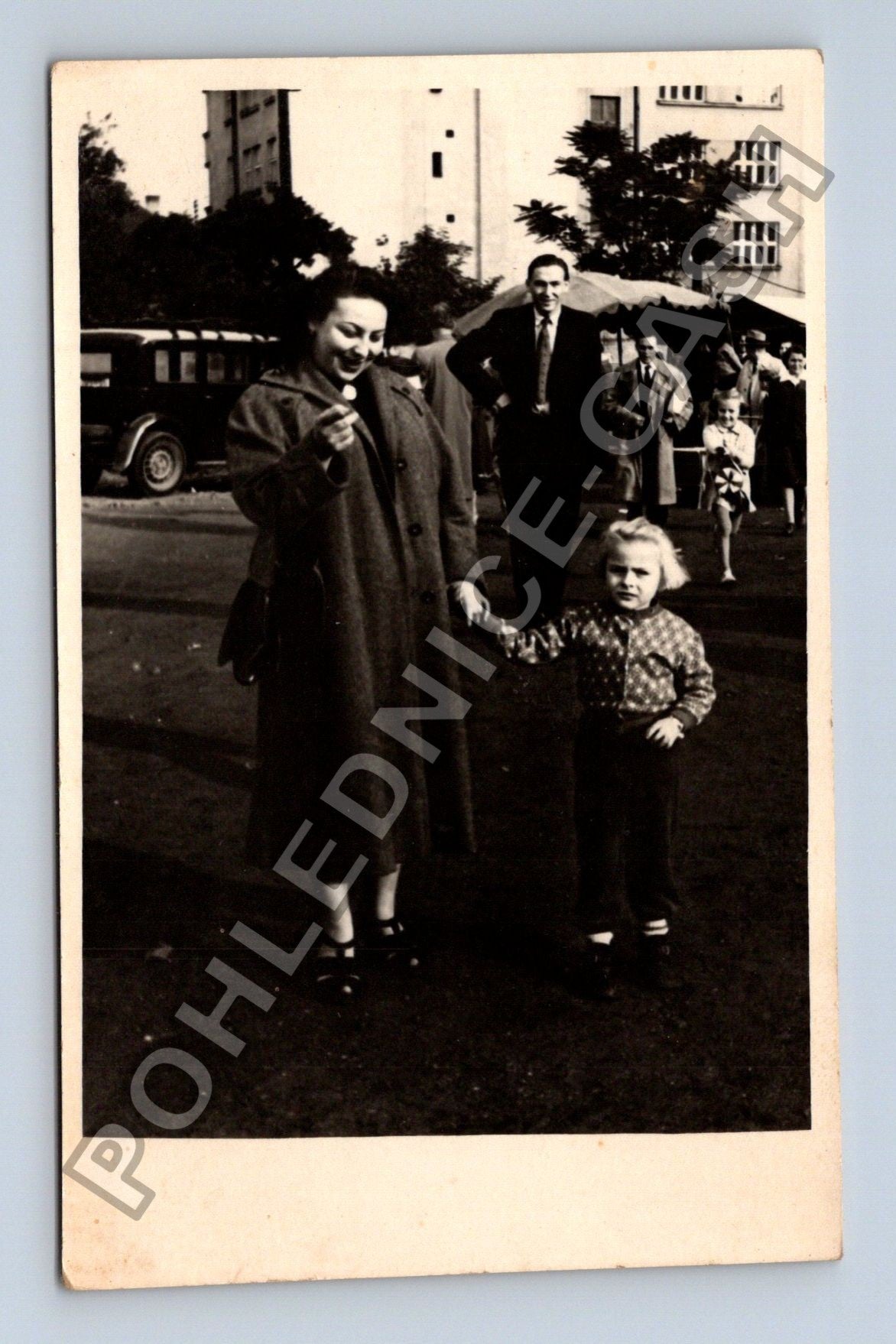 Stará fotografie Praha rodina ateliér Foto-Skala (BM26285)