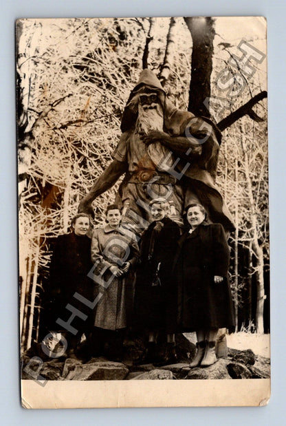 Stará fotografie skupina osob v zimní krajině (BM26288)
