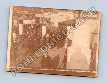 Stará fotografie výstava s davy lidí (BM26327)