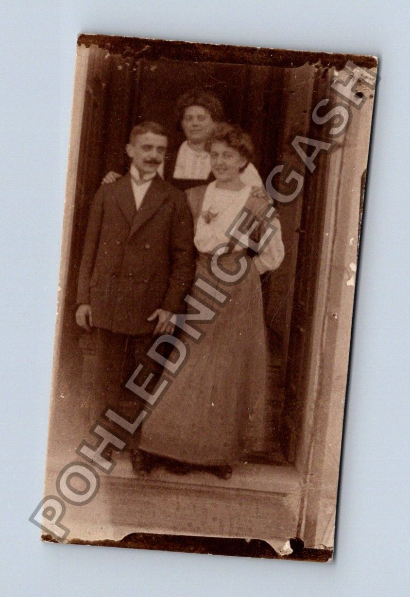 Stará fotografie rodinný portrét dva dospělí a dvě děti (BM26343)