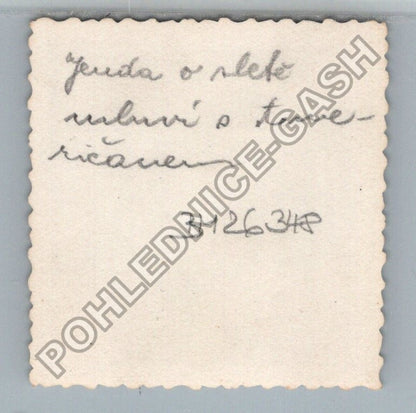 Stará fotografie tři osoby v interiéru (BM26348)