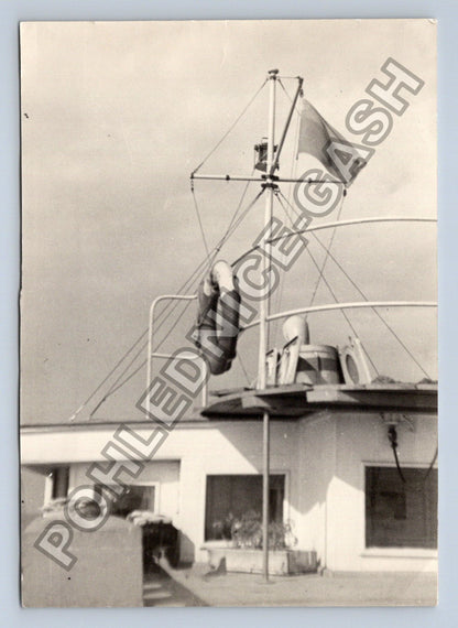 Stará fotografie loď u břehu (BM26354)