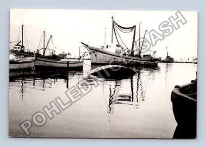 Stará fotografie rybářské lodě v přístavu (BM26363)