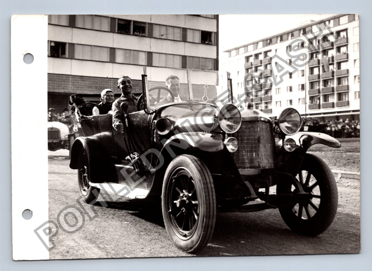 Stará fotografie historický automobil s lidmi (BM26387)