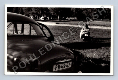 Stará fotografie Škoda v kempu (BM26404)