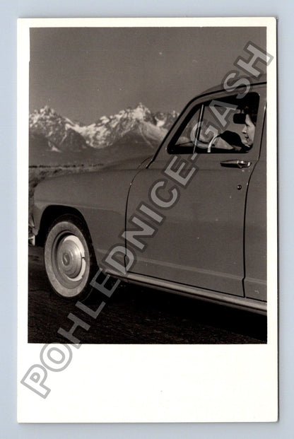 Stará fotografie automobil u moře/hor (BM26405)
