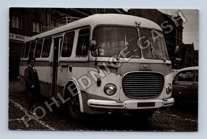 Stará fotografie autobus Škoda RTO s cestující před hotelem (BM26432)