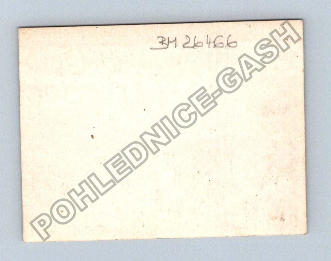 Stará fotografie muž nastupující do historického auta (BM26466)