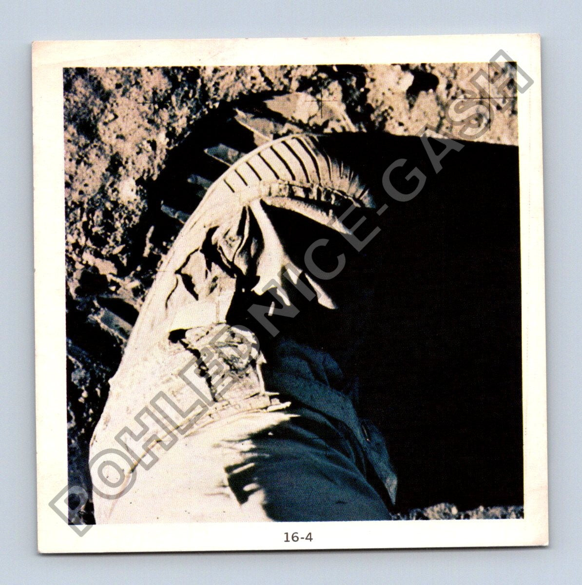 Stará fotografie noha v obleku na měsíčním povrchu (BM26489)