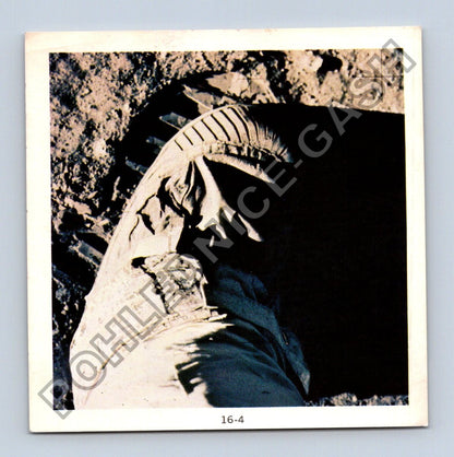 Stará fotografie noha v obleku na měsíčním povrchu (BM26489)