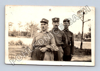Stará fotografie tři muži v uniformách (BM26521)