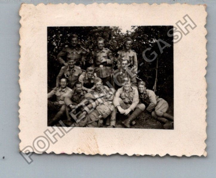 Stará fotografie skupina mužů v uniformách (BM26540)