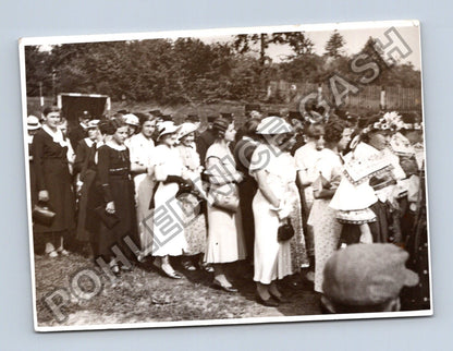 Stará fotografie skupina žen ve slavnostním oblečení (BM26546)