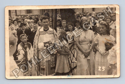 Stará fotografie náboženský průvod s knězem a dětmi (BM26576)