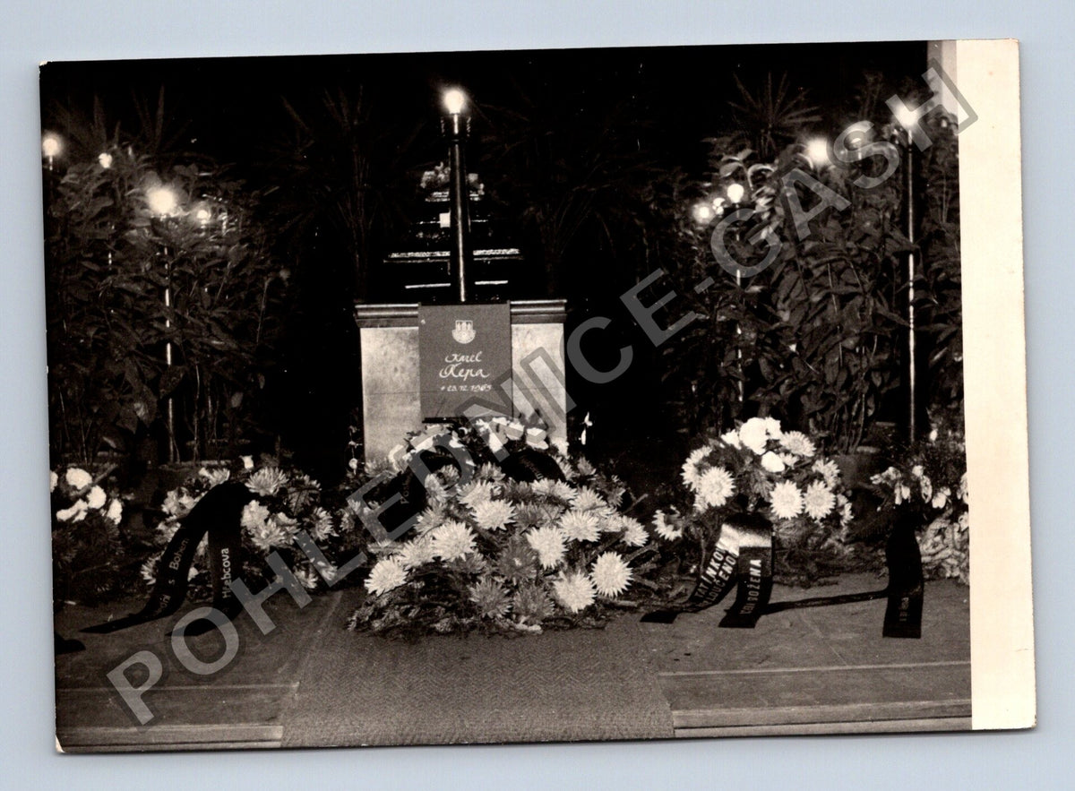 Stará fotografie Priština památník Envera Hodži (BM26584)