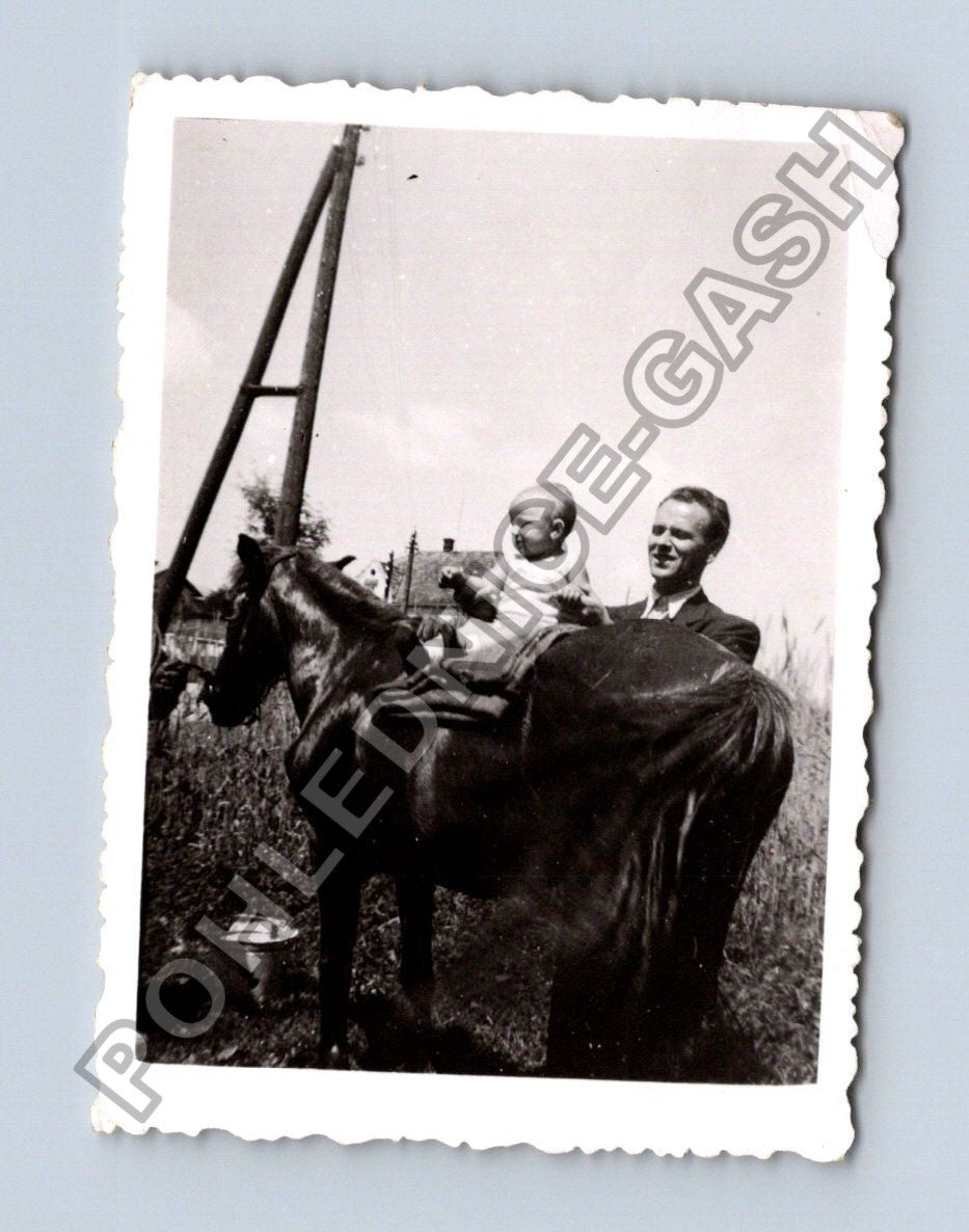 Stará fotografie muž s dítětem a koněm (BM26641)