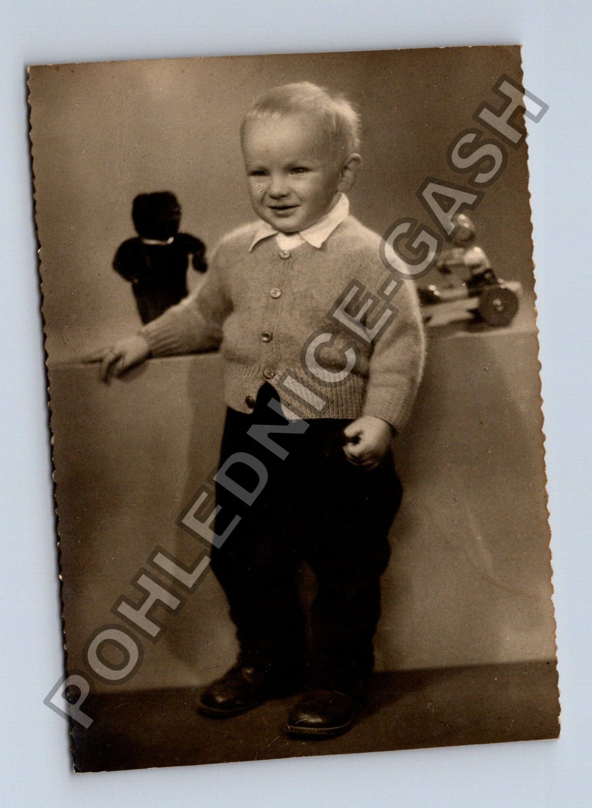Stará fotografie dítě s hračkou (BM26671)