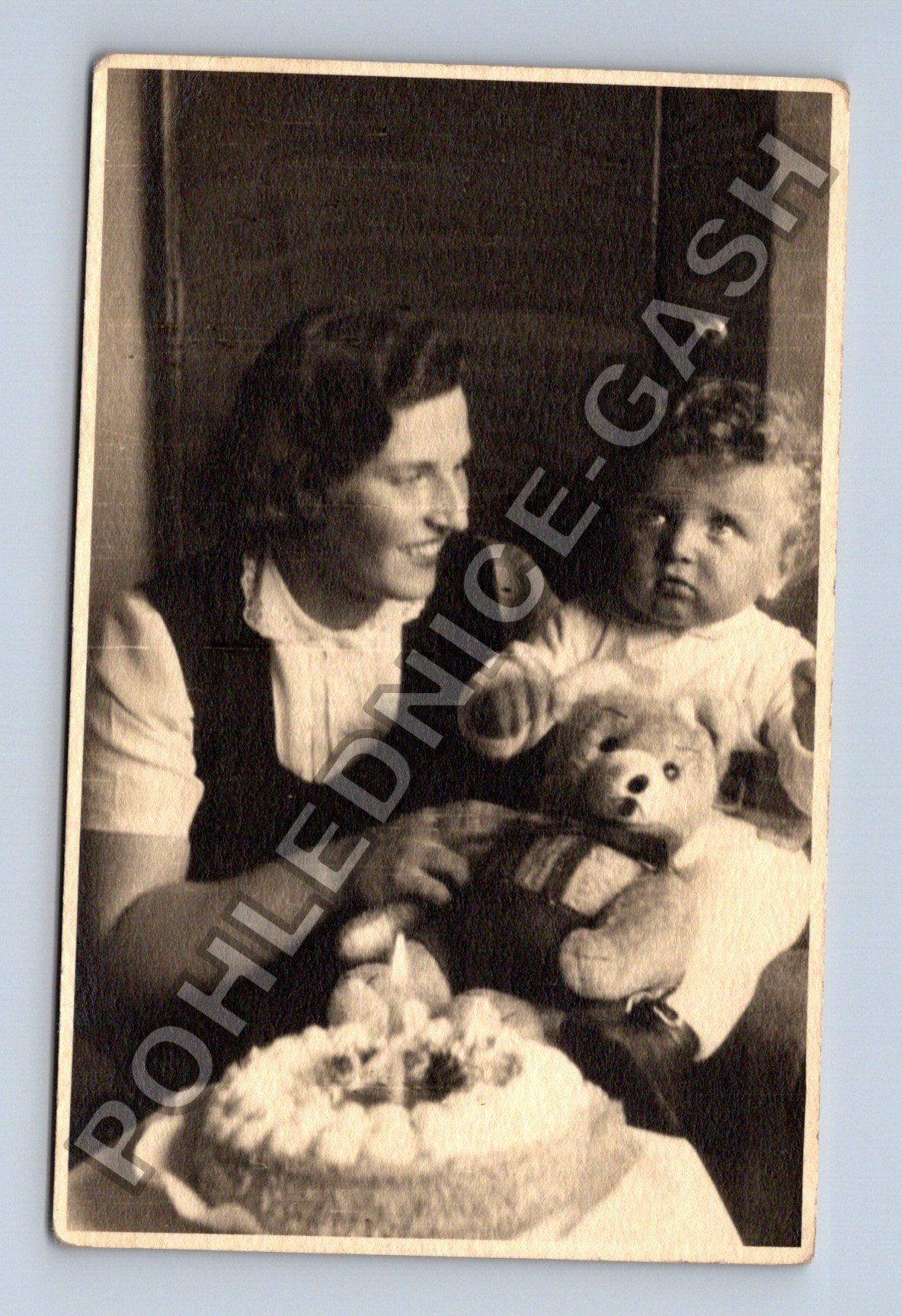 Stará fotografie matka s dítětem a medvídkem (BM26675)