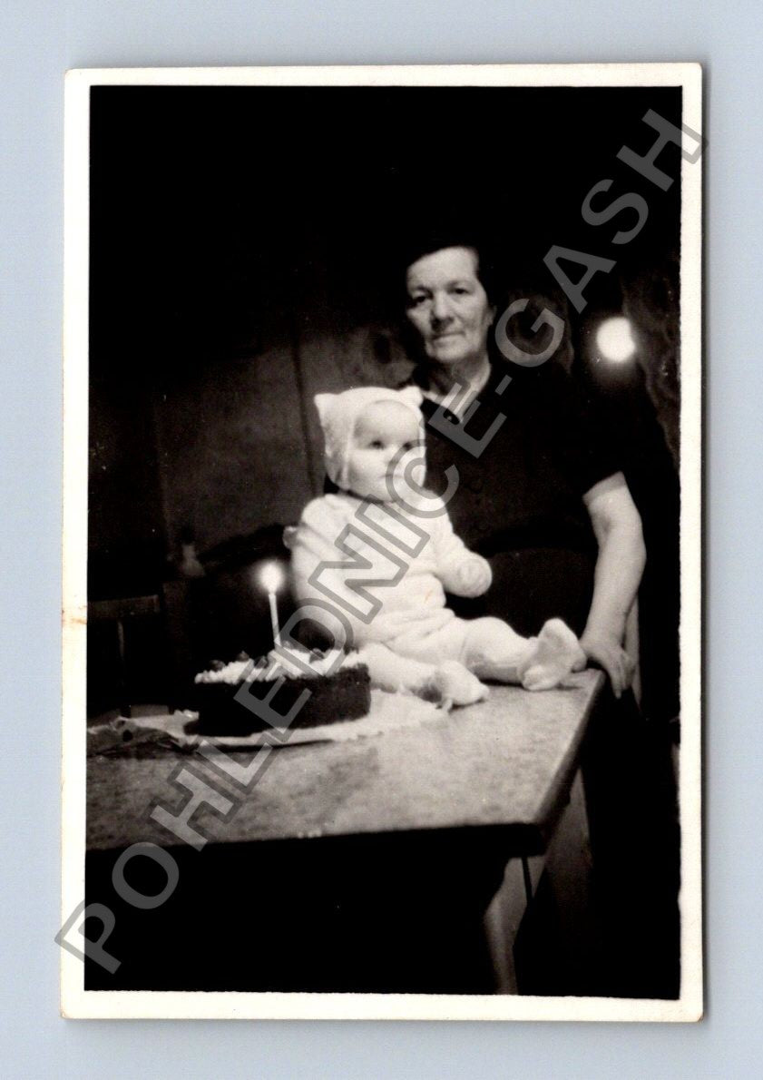 Stará fotografie žena a dítě u dortu (BM26689)