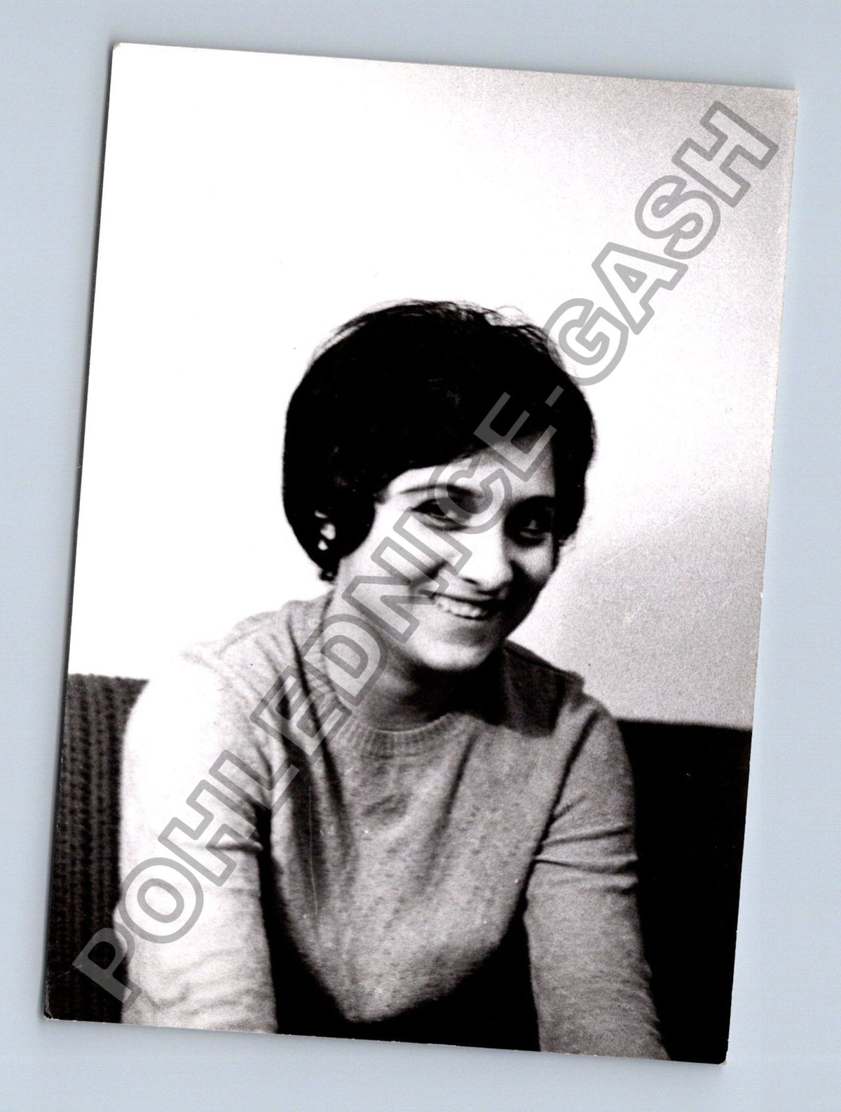 Stará fotografie usměvavá mladá žena portrét (BM26706)