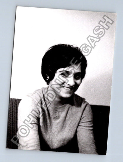 Stará fotografie usměvavá mladá žena portrét (BM26706)