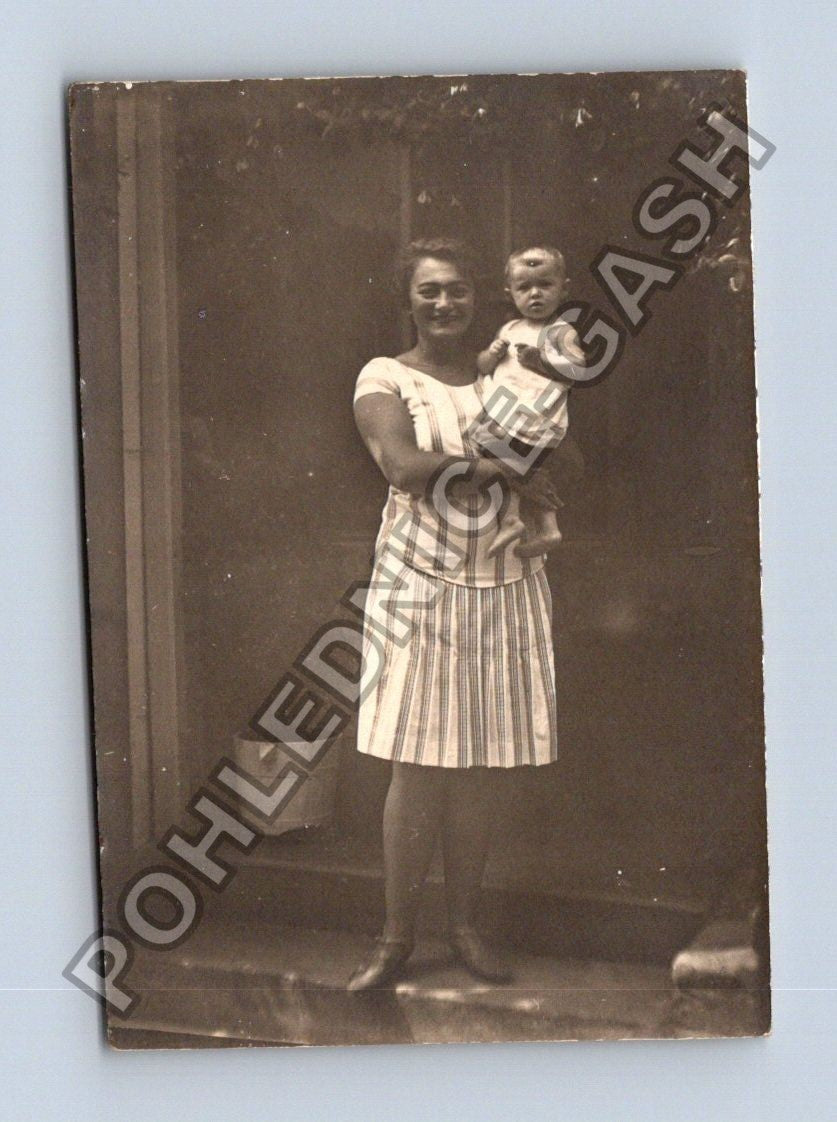 Stará fotografie žena s dítětem (BM26720)