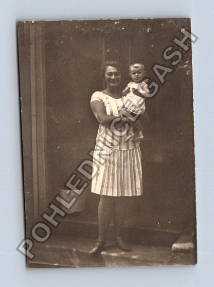 Stará fotografie žena s dítětem (BM26720)