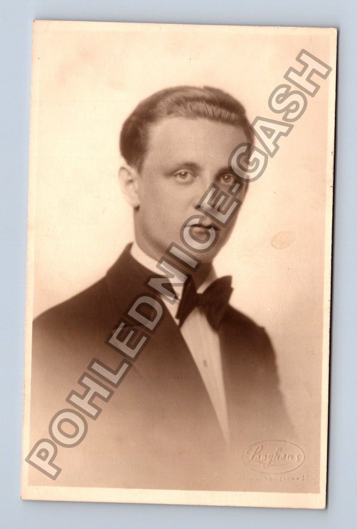 Stará fotografie Praha muž v obleku s motýlkem (BM26748)