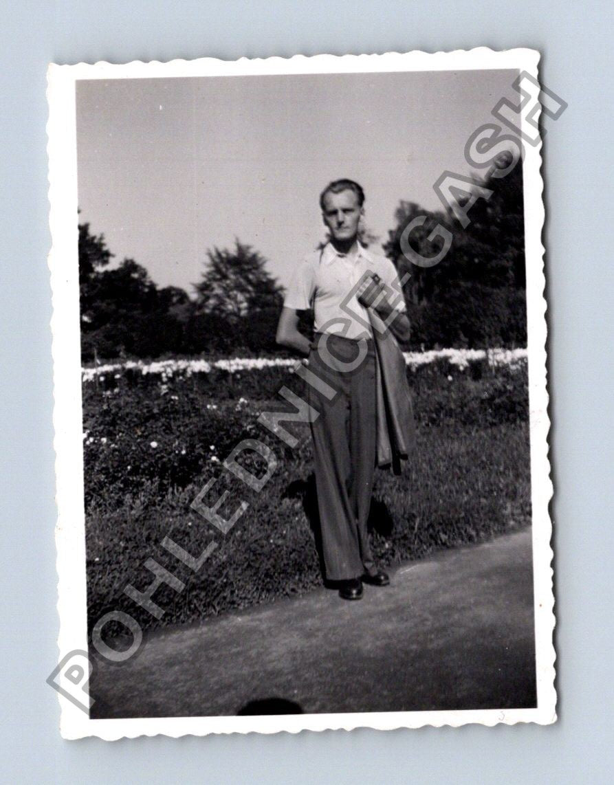 Stará fotografie muž v saku venku (BM26757)