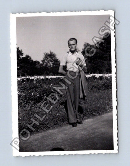 Stará fotografie muž v saku venku (BM26757)