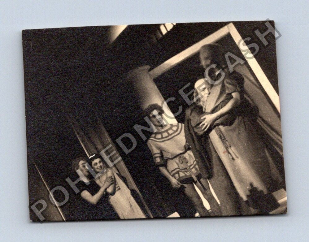 Stará fotografie divadelní scéna historické postavy (BM26771)