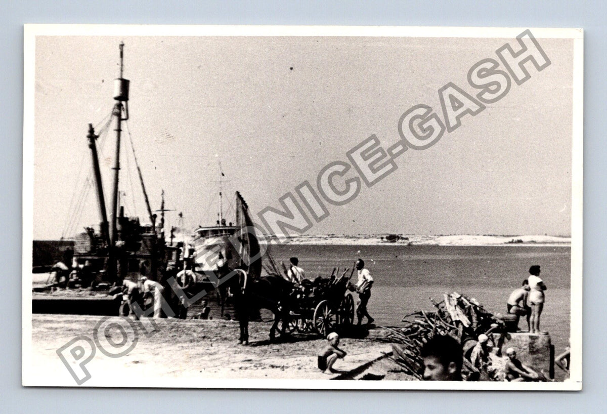 Stará fotografie přístav s lodí a lidmi (BM26823)