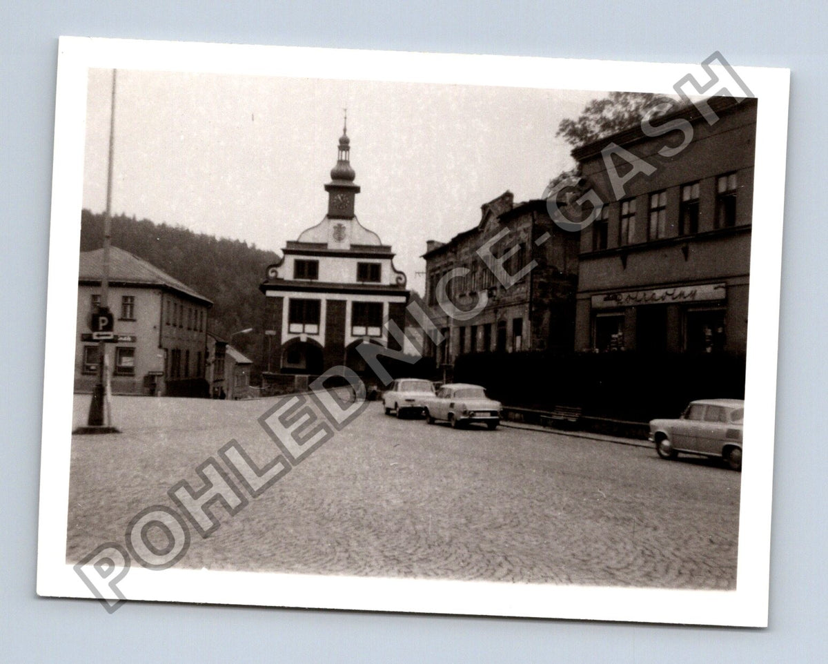 Stará fotografie náměstí s radnicí (BM26846)